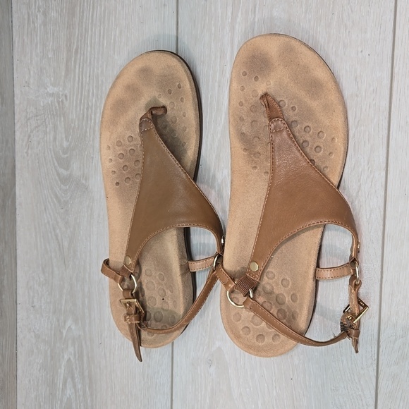 Vionic Women Kirra T strap Thong Leather Sandals Flats shoes sz 7 - Picture 2 of 11
